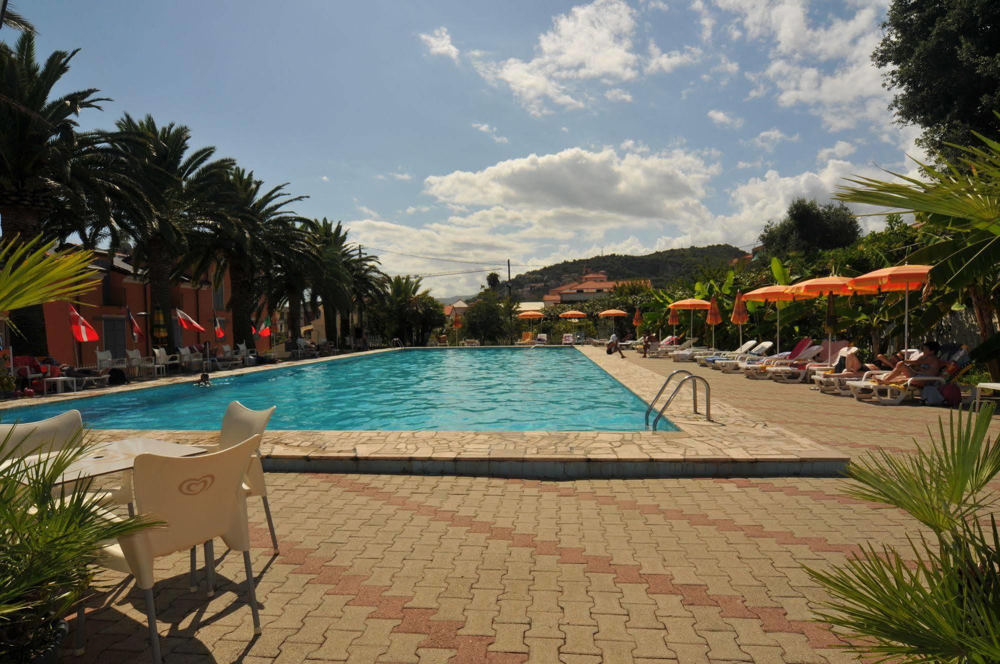 Riviera Apartments Pietra Ligure Exterior photo